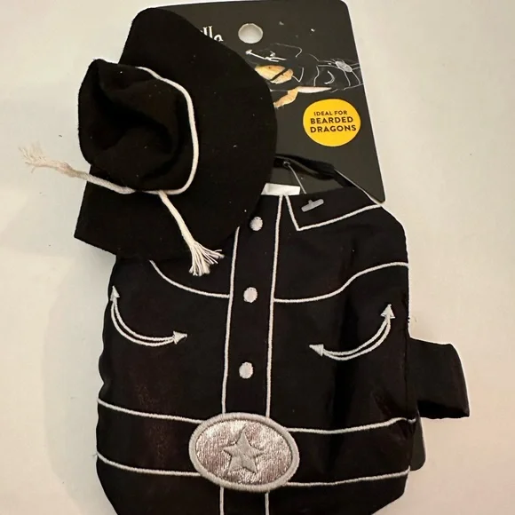 Cowboy pet costume brand new for bearded dragons Halloween - Picture 2 of 3
